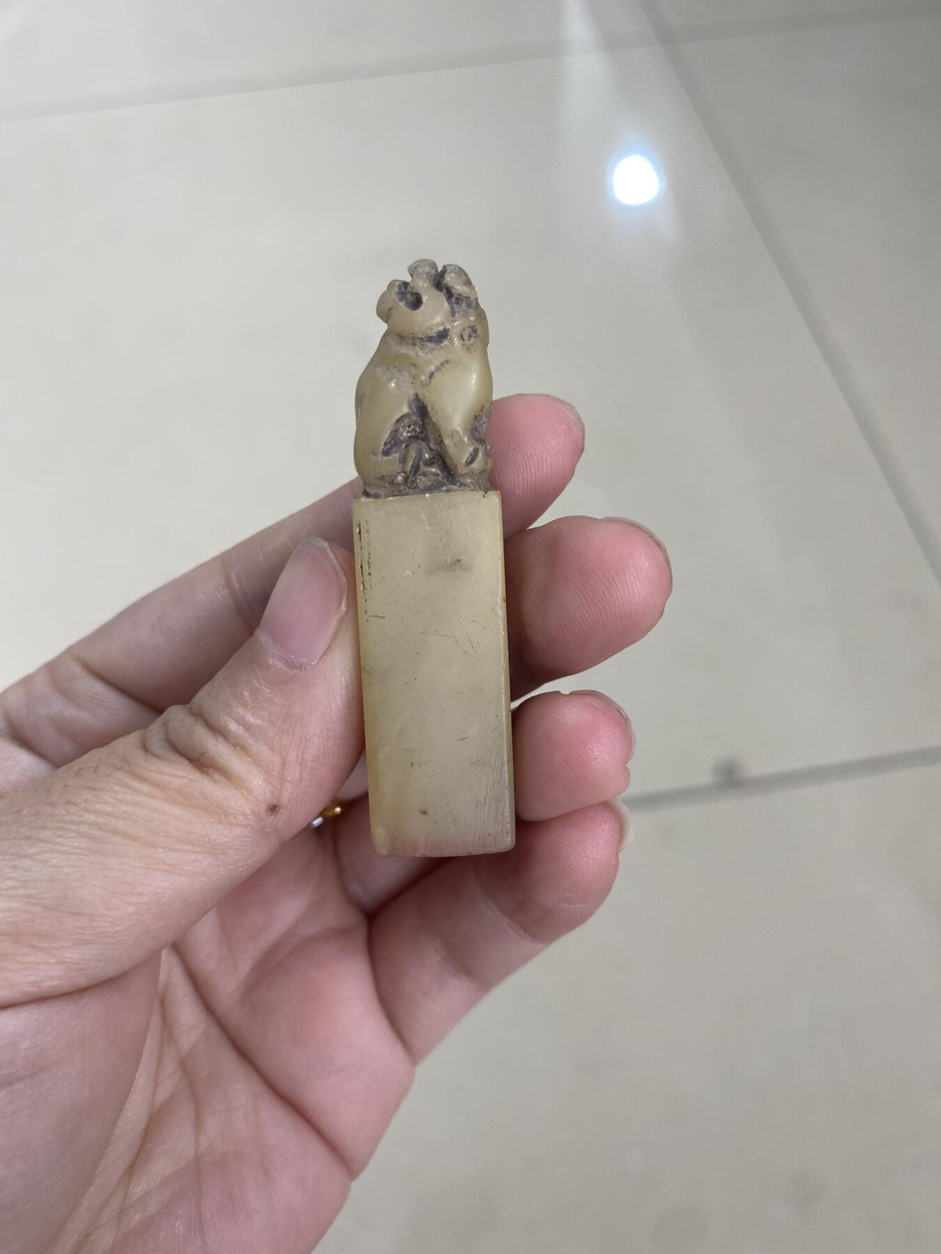 老玉狮子印章，尺寸5.3厘米，品相如图，168包快递 老玉狮子印章，尺寸5.3厘米，品相如图，168包快递