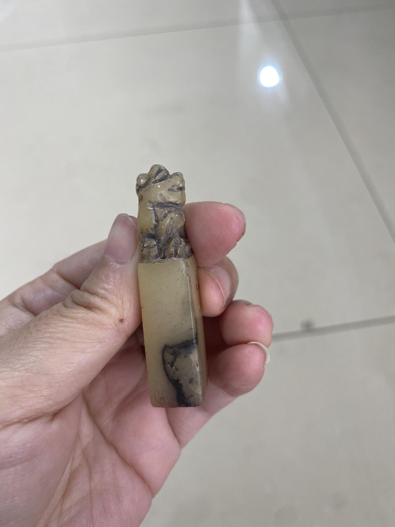 老玉狮子印章，尺寸5.3厘米，品相如图，168包快递 老玉狮子印章，尺寸5.3厘米，品相如图，168包快递