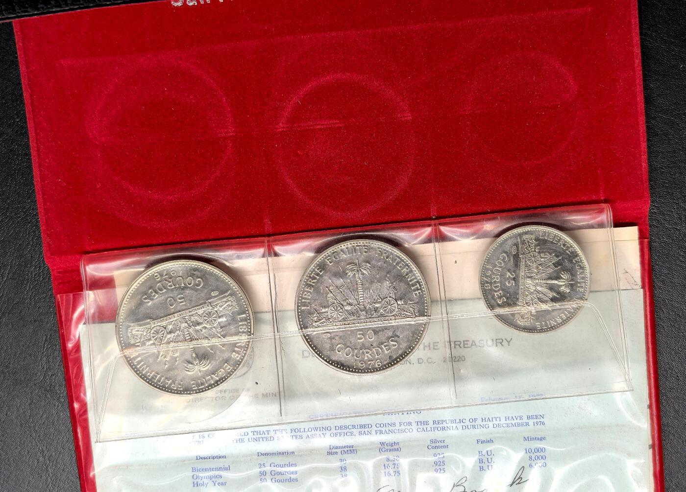 凡希社世界钱币微拍第二百八十六期 1976海地大钱包MINT SET纪念美国独立200周年三银套装附包装证书。