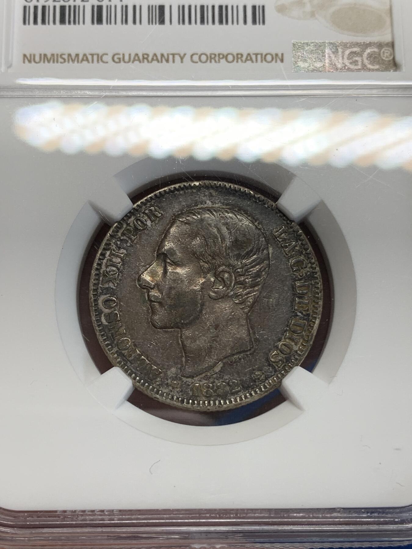 《竞宝斋》第319场 周日，周一，周二  3场连拍 （全场包邮） NGC XF 西班牙 1882年 阿方索十二世 2比塞塔 双柱银币 酱彩包浆