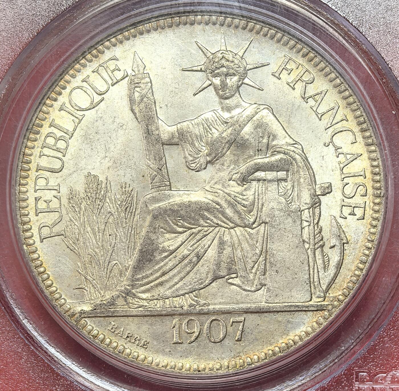 凡希社世界钱币微拍第二百八十六期 1907A法属印度支那皮亚斯特大银PCGS-MS62，淡彩粉光，P老盒严评，让人爱不释手的一枚。