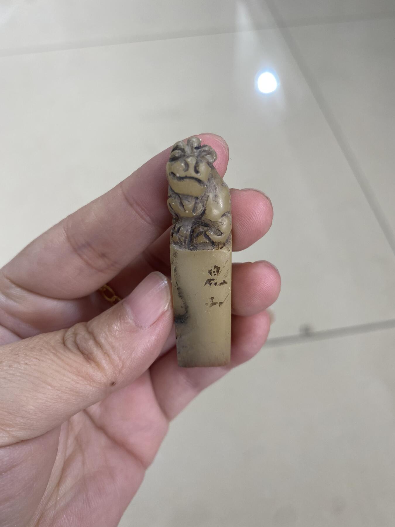 老玉狮子印章，尺寸5.3厘米，品相如图，168包快递 老玉狮子印章，尺寸5.3厘米，品相如图，168包快递