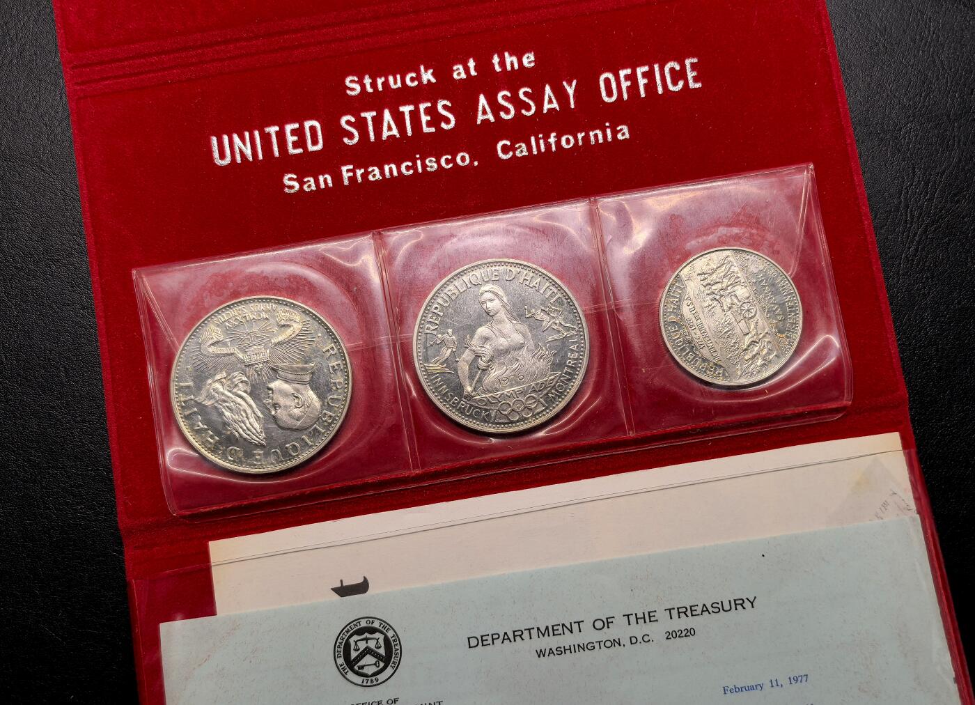 凡希社世界钱币微拍第二百八十六期 1976海地大钱包MINT SET纪念美国独立200周年三银套装附包装证书。