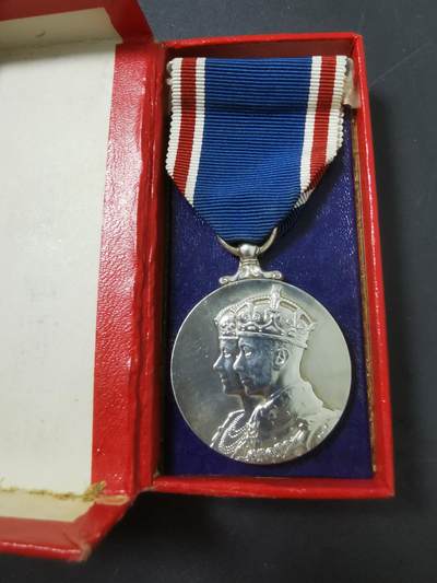 老王徽章第七十一期------北京国际钱币博览会 - 英国1937年乔治六世国王加冕纪念章    925银材质，30g，少见带原盒