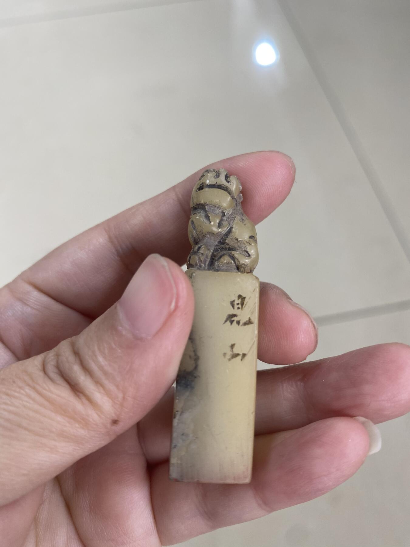 老玉狮子印章，尺寸5.3厘米，品相如图，168包快递 老玉狮子印章，尺寸5.3厘米，品相如图，168包快递