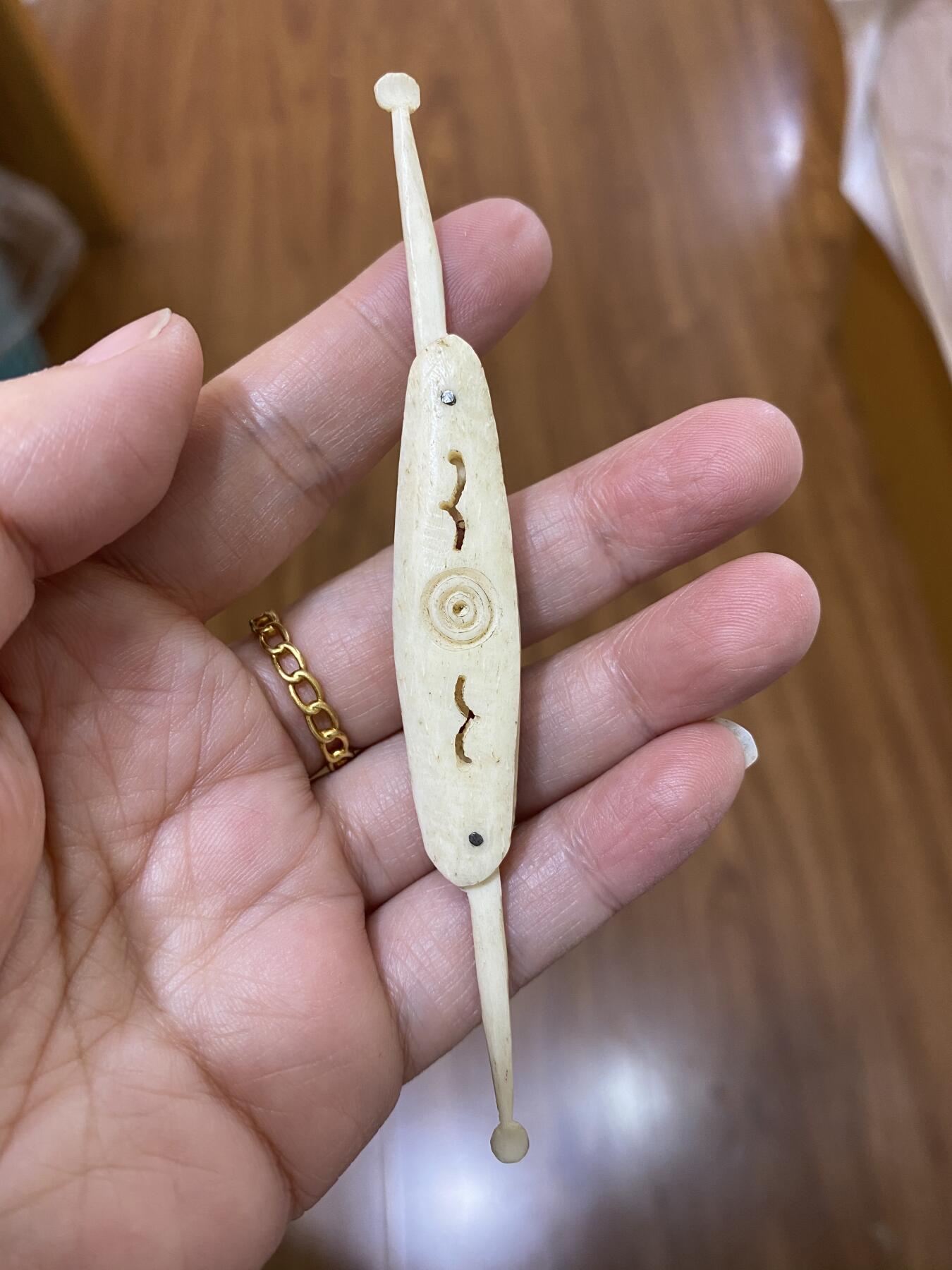 骨雕耳挖，尺寸6厘米，品相如图，88包快递