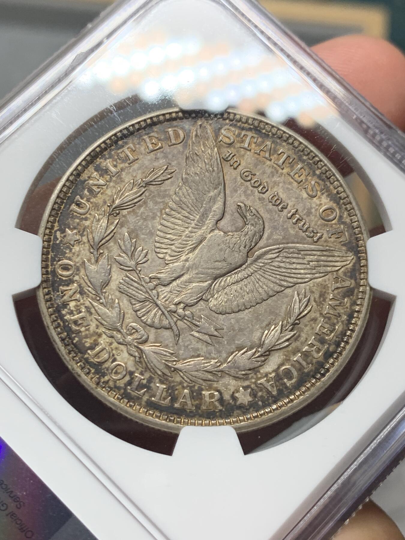 《竞宝斋》第320场 周日，周一，周二  3场连拍 （全场包邮） NGC AU55 美国1921D摩根，从上海人家里出来的弄堂彩，包浆绚丽，盖住了unc的光泽。白币易得，如此深五彩，定当珍惜！