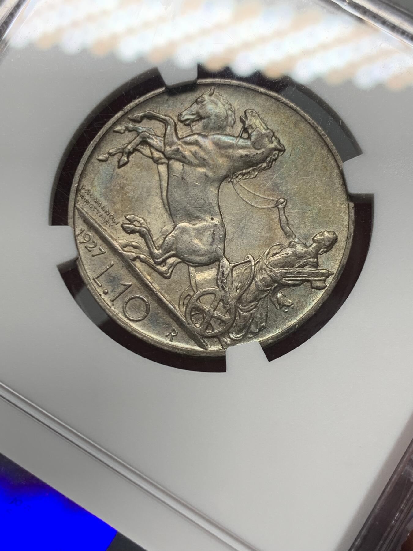 《竞宝斋》第320场 周日，周一，周二  3场连拍 （全场包邮） NGC AU58 意大利1927年马车10里拉银币 淡五彩包浆