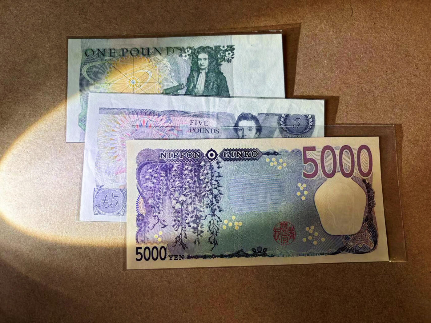 【Blue Auction】✨世界纸币精拍第565期【精】 【一组3张】日本 5000日元 全新UNC AAA冠 &英国 D序列 1-5镑 品相如图