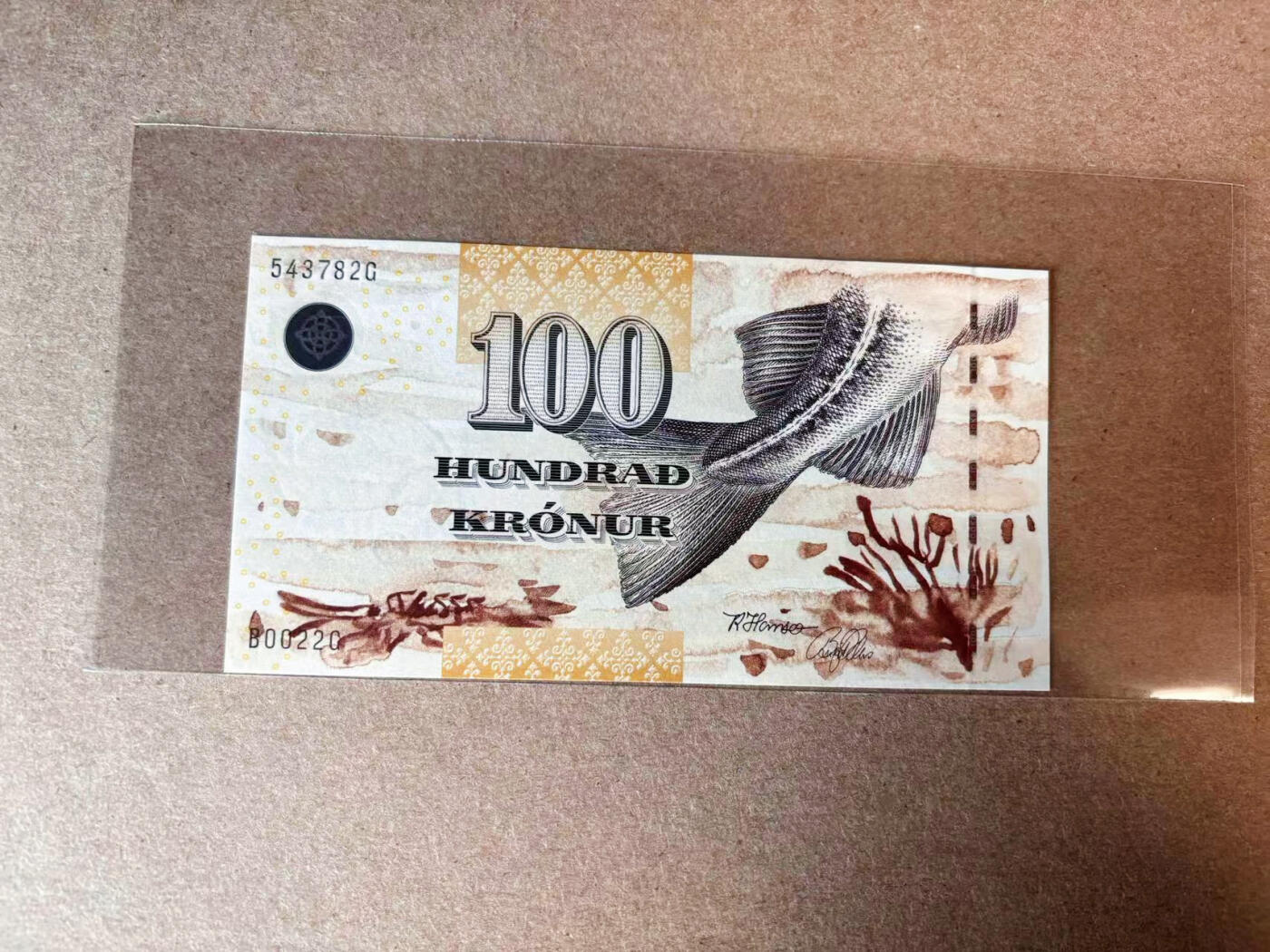 【Blue Auction】✨世界纸币精拍第565期【精】 【初版】法罗群岛 2002年100克朗 UNC- 轻微荧光