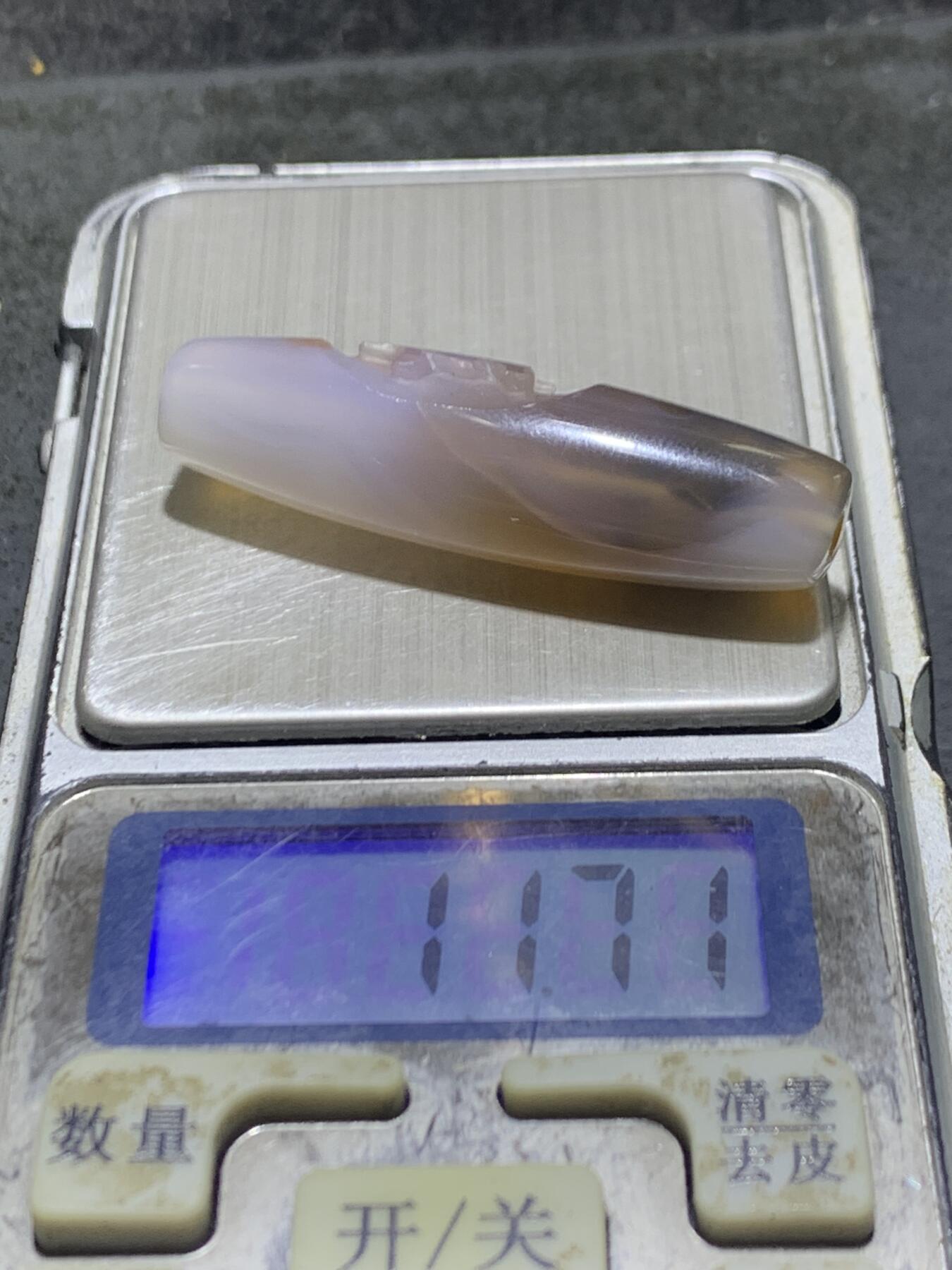 精美亚光高玉化巴西玛瑙手工俏色巧雕玄字桶珠一个！