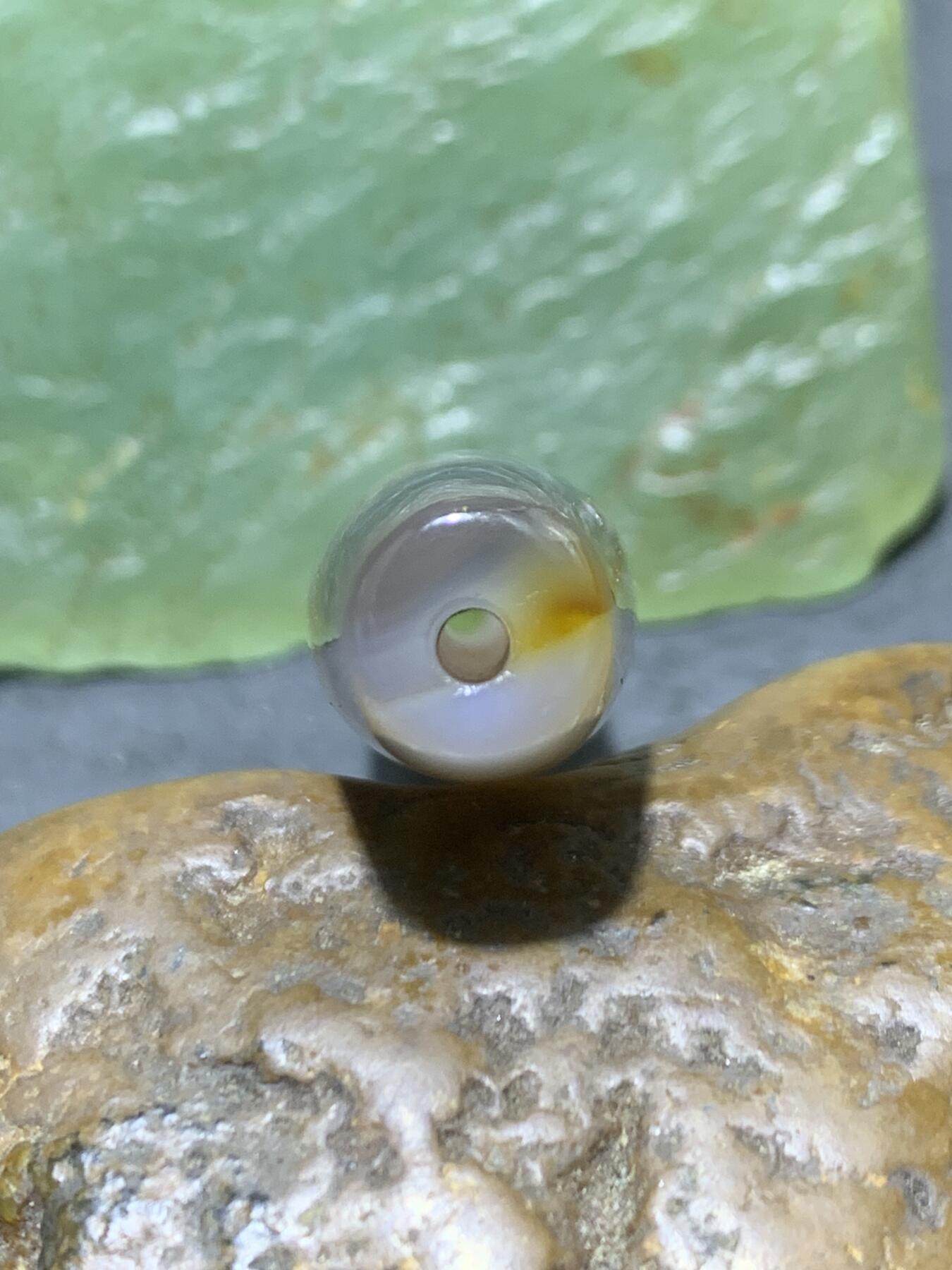 精美亚光高玉化巴西玛瑙手工俏色巧雕玄字桶珠一个！