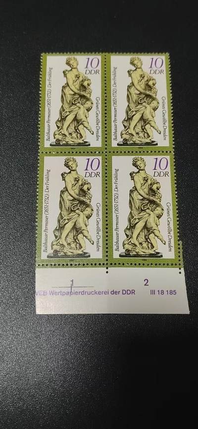 德国邮票专场，都是四方联 - 德国邮票四方连，1984年发行，德累斯顿绿色拱门雕像建筑 ，套票之一，品相如图