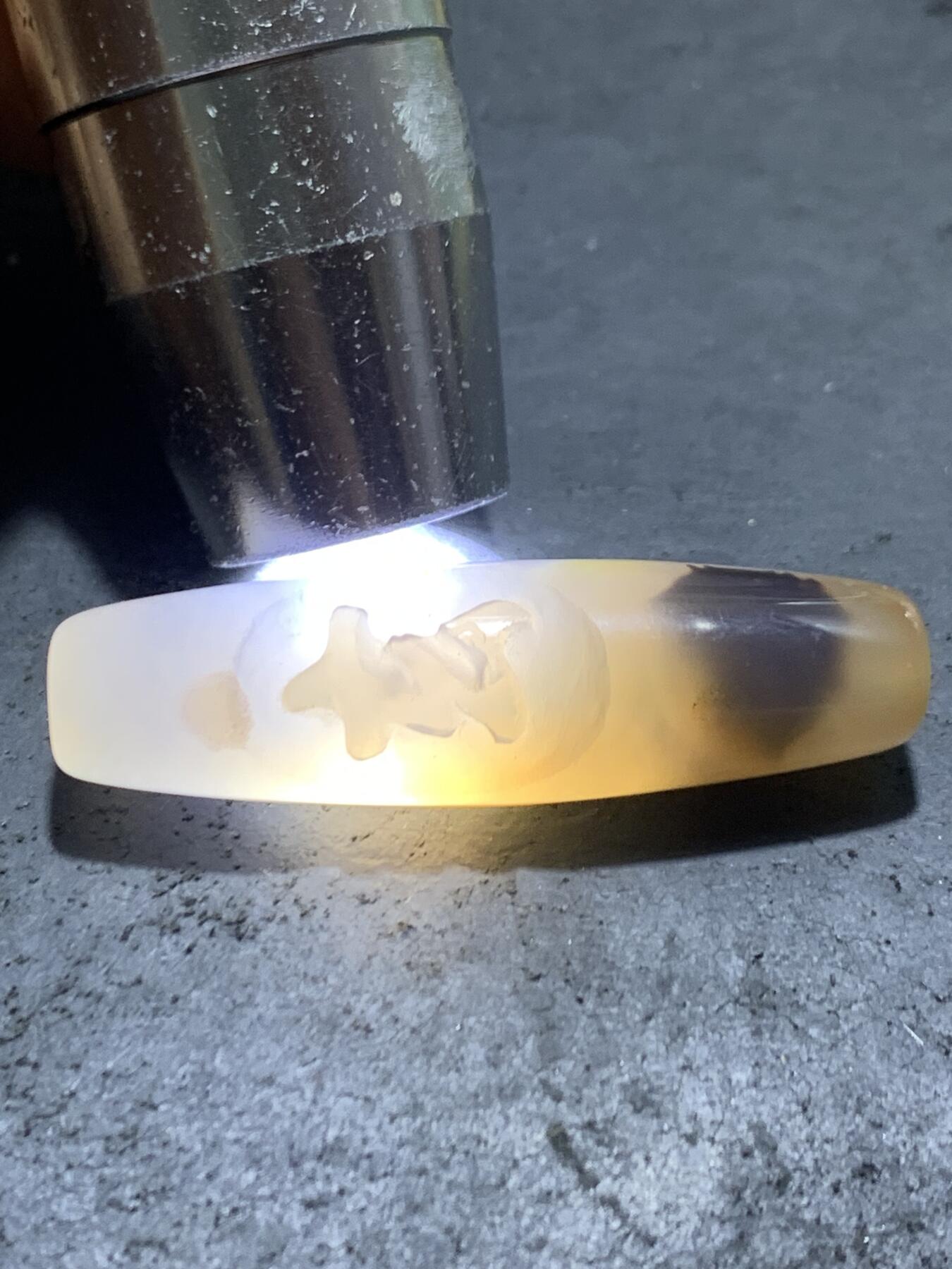 精美亚光高玉化巴西玛瑙手工俏色巧雕玄字桶珠一个！