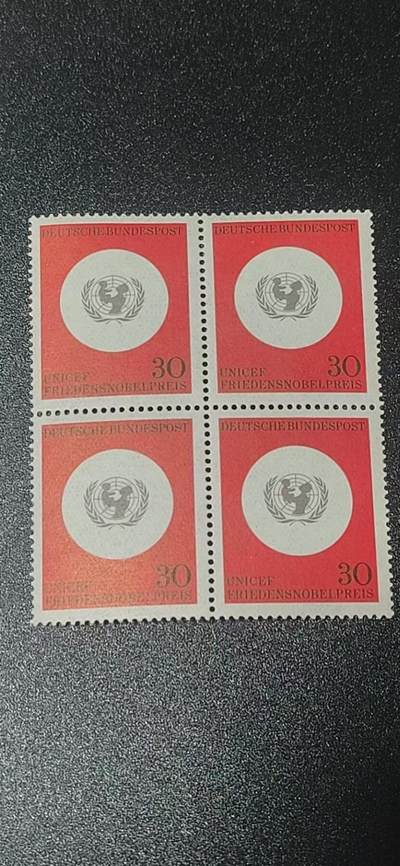德国邮票专场，都是四方联 - 德国邮票四方连，1965年发行，联合国儿童基金会获得1965年诺贝尔和平奖邮票 ，图案为基金会标志，品相如图