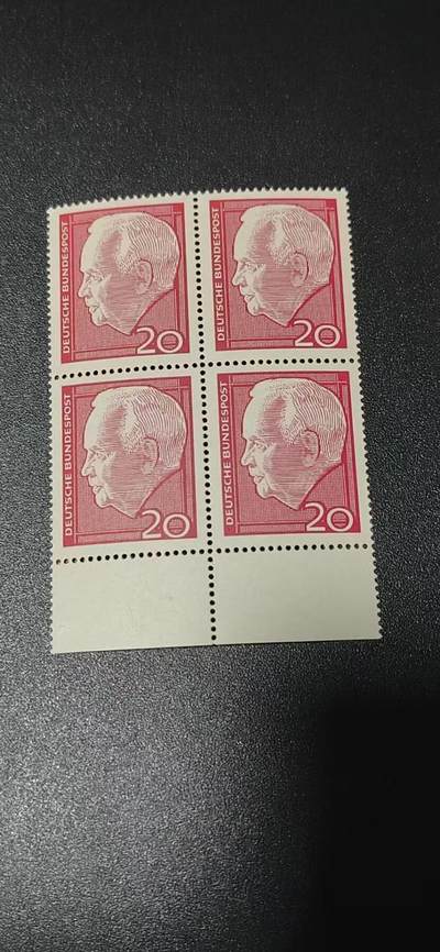 德国邮票专场，都是四方联 - 德国邮票四方联，1964年发行，吕布克再次当选联邦德国总统，套票之一品相如图