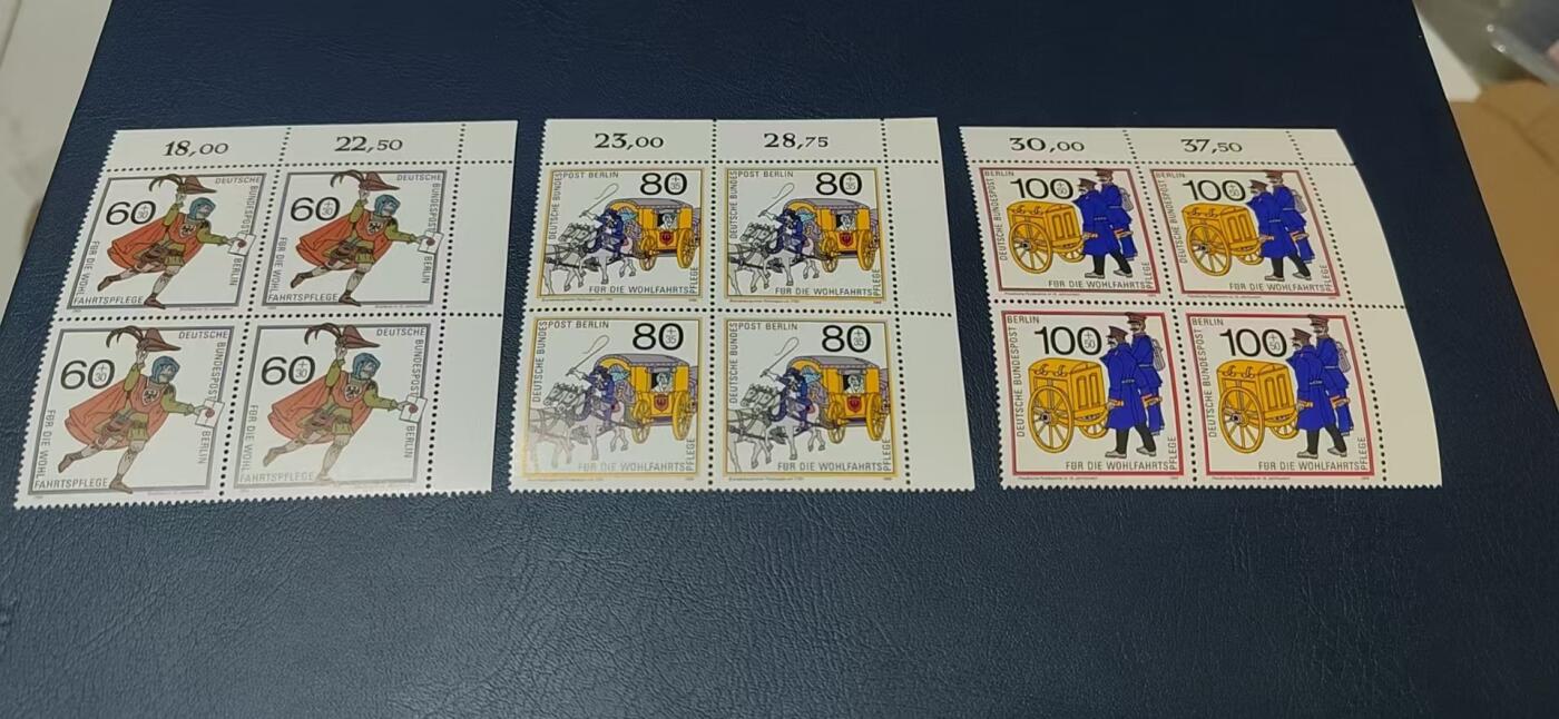 德国邮票专场，都是四方连套票！版别多多！ 德国邮票四方联一套，1989年发行，德国  邮政 马车 邮差  马车3全，品相如图