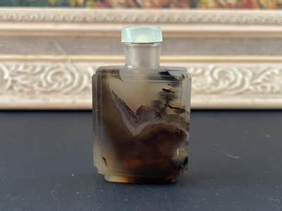 海外回流精品拍卖 -  法国回流清代玛瑙鼻烟壶（尺寸：5.6cm，品相如图）