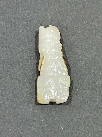 海外回流精选拍卖 - 法国回流清代和田玉吊坠 尺寸：3.8cm，玉质细腻温润，白度好，油性足