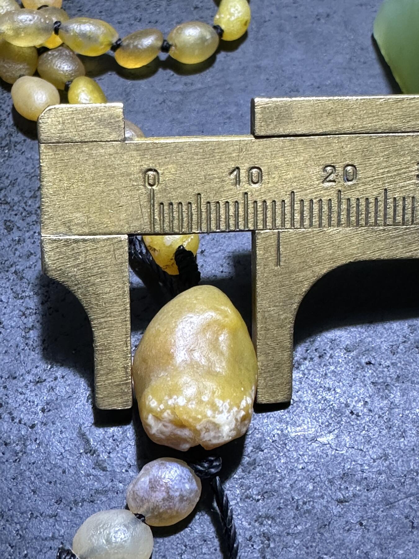 精美天然阿拉善长款高圆度彩珠玛瑙项链(手链，手串)一条，