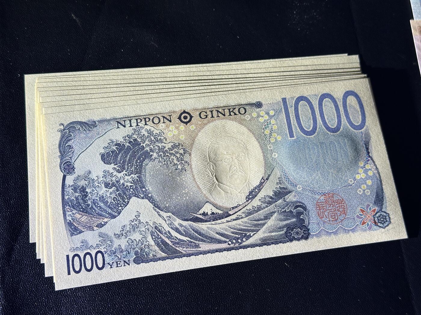 《外钞收藏家》第四百三十一期（连拍场） 日本最新版1000日元10连号 全新UNC