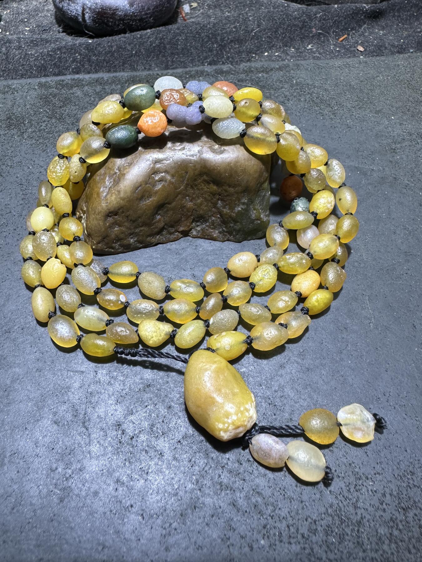 精美天然阿拉善长款高圆度彩珠玛瑙项链(手链，手串)一条，