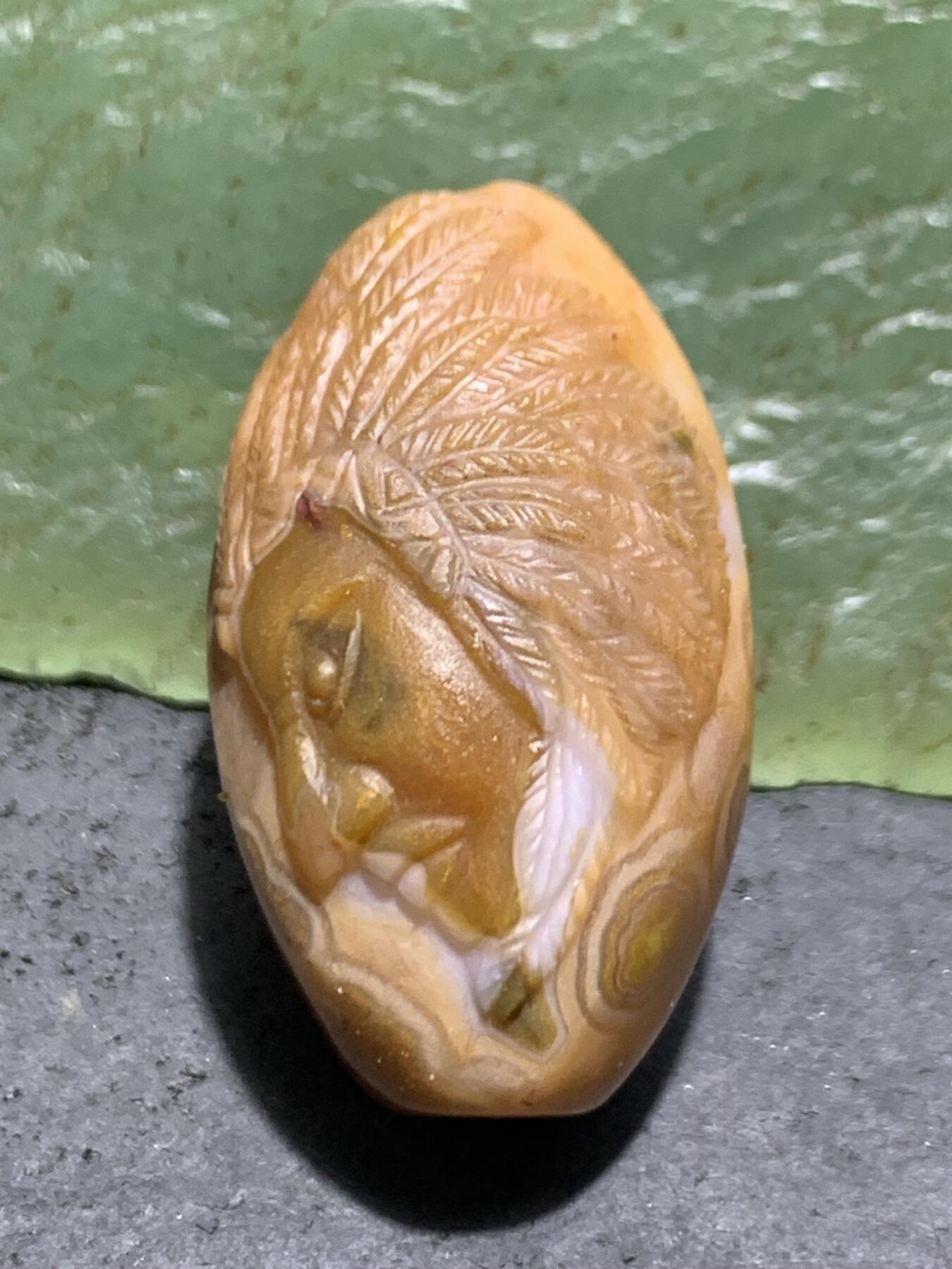 精美亚光气泡纹高玉化战国红玛瑙手工雕刻印第安酋长桶珠一颗！
