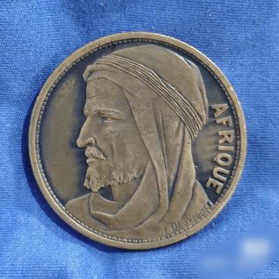 极美品1931年法殖博览会北非阿拉伯男子小铜章 - 极美品1931年法殖博览会北非阿拉伯男子小铜章