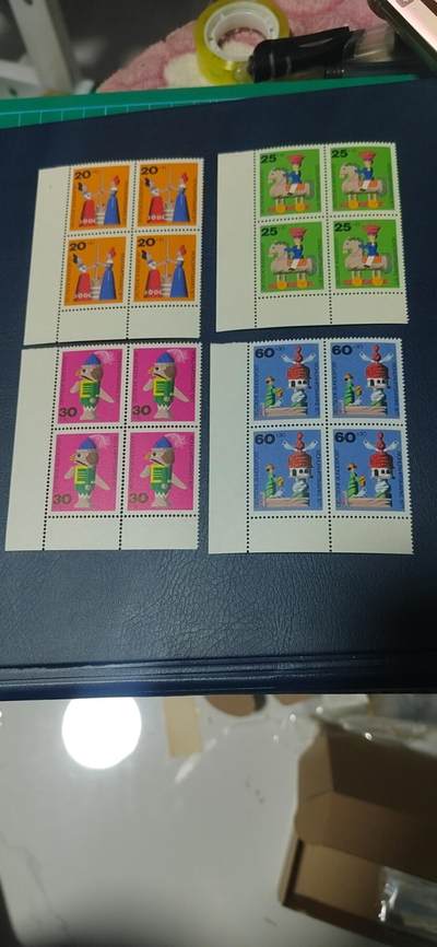 🔥套票🔥德国邮票专场，都是四方联套票 - 德国邮票四方联一套，1971年发行，  木制玩具玩偶4全，品相如图