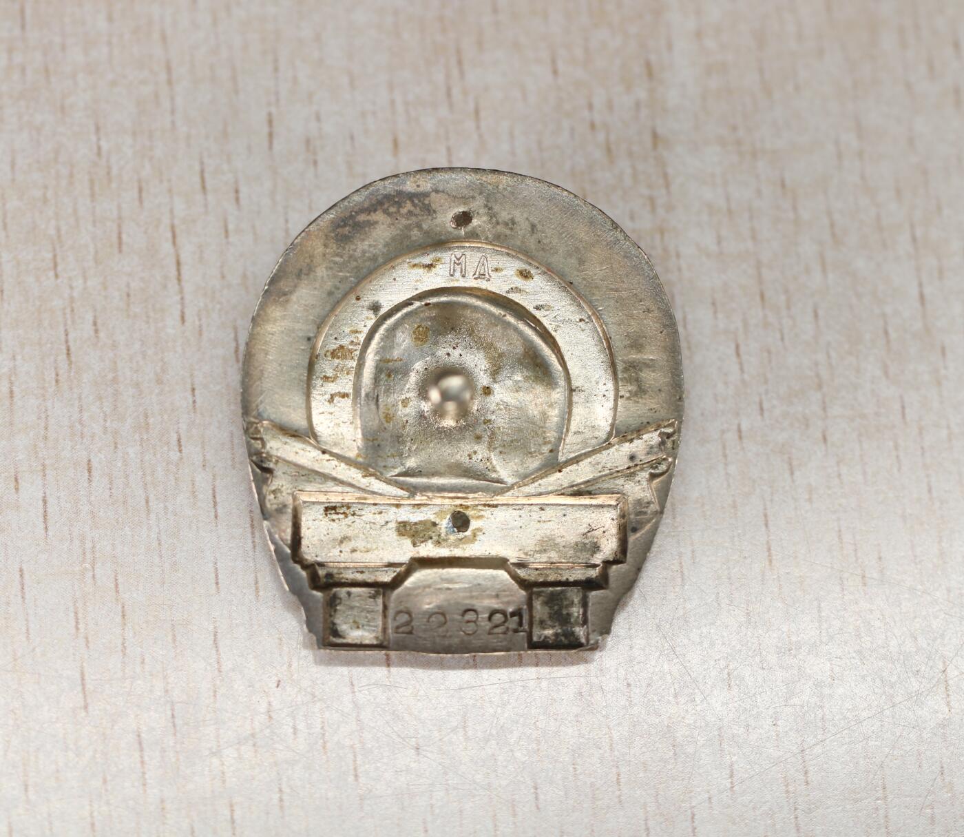 大猫徽章拍卖第258期 苏联卡冈诺维奇地铁站三期工程证章 珐琅一处轻微剥皮