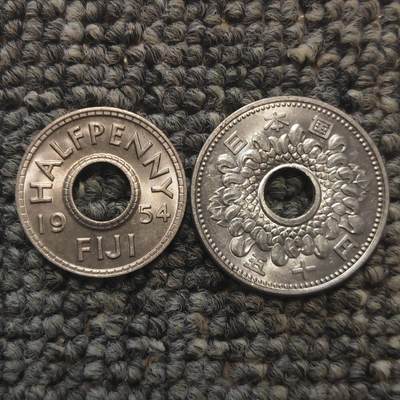 斐济日本中孔硬币两枚 - 斐济日本中孔硬币两枚