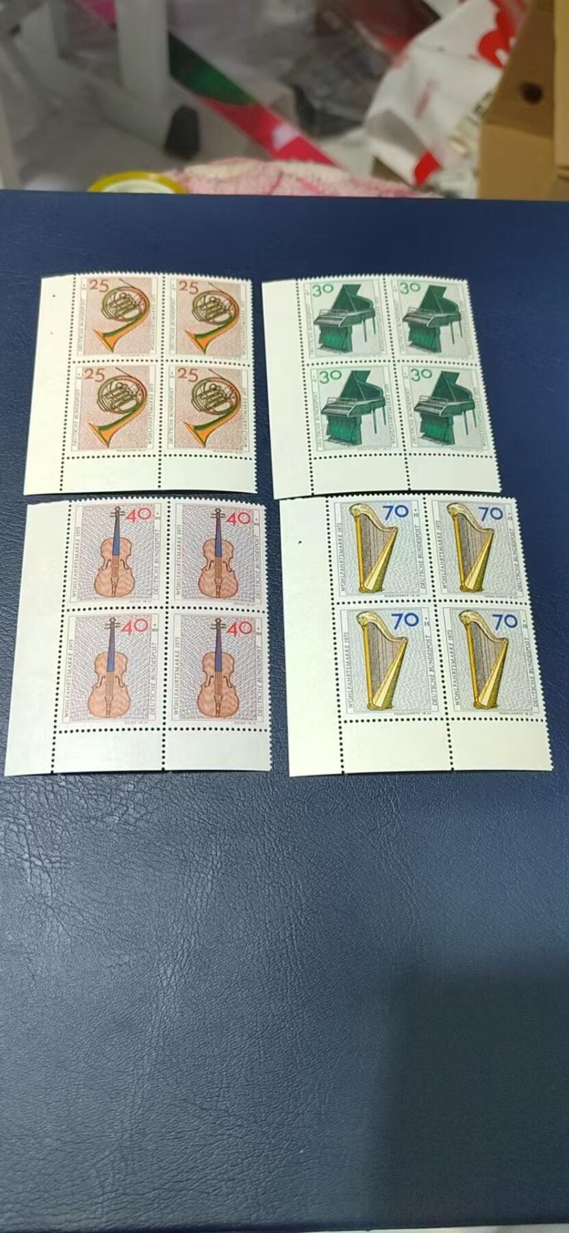 德国邮票专场，都是四方连套票！版别多多！ 德国邮票  四方联一套，1973年发行，古乐器 提琴 圆号 钢琴  竖琴4全 ，品相如图