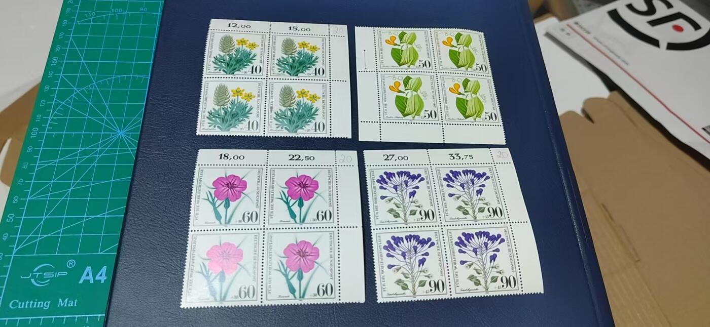德国邮票专场，都是四方连套票！版别多多！ 德国邮票  四方联一套，1980年发行，植物花卉4全 ，品相如图