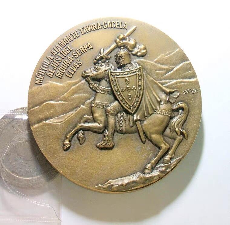 葡萄牙皇帝桑乔二世 重铠甲骑士高浮雕精制超大铜章 82MM 242克 葡萄牙皇帝桑乔二世 重铠甲骑士高浮雕精制超大铜章 82MM 242克