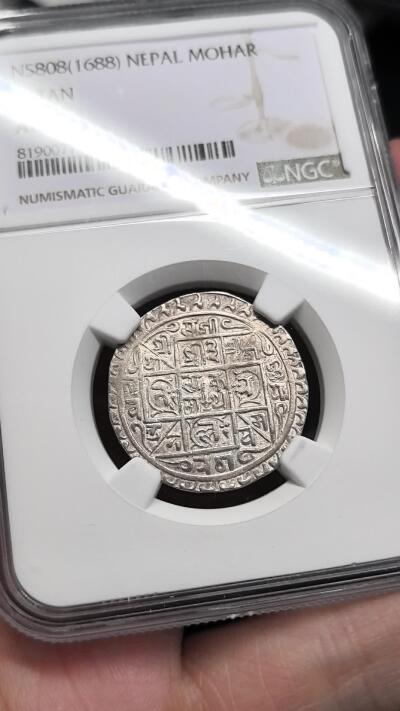 FXS世界钱币微拍第二百八十七期 NS808(1688)尼泊尔帕坦圣水瓶万字符莫哈银币NGC-AU55，稀有品种，N首评品种，刚结束的SBP港拍同品种P-VF30以336美金成交。