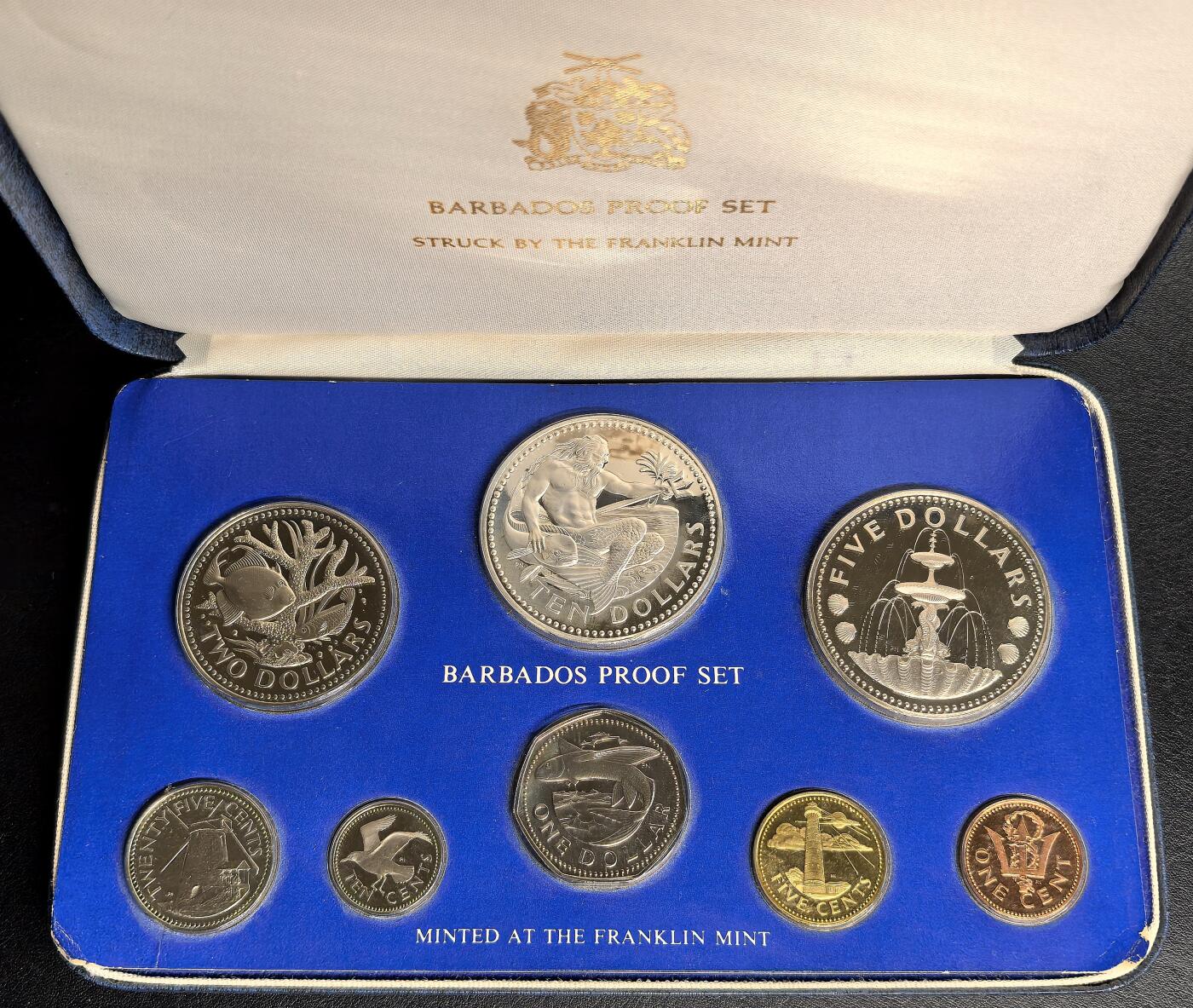 FXS世界钱币微拍第二百八十七期 1976巴巴多斯PROOF SET带三枚大银，原厂盒证！