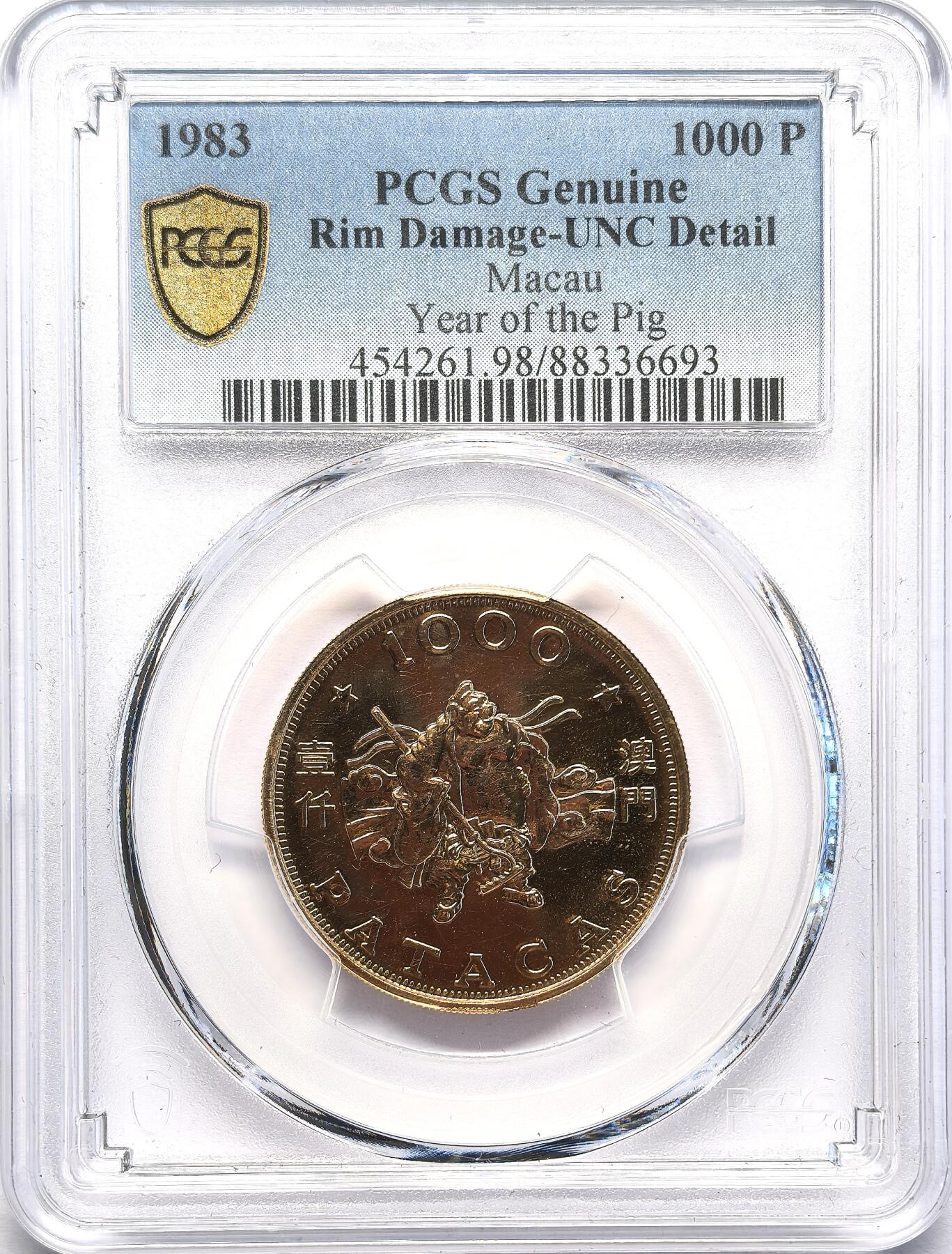 FXS世界钱币微拍第二百八十七期 1983中国澳门癸亥猪年1000元金币PCGS-UNCD，普制比精铸少，发行仅仅400枚，正面六点方位边齿有磕碰，其余都好，15.976g，917金。