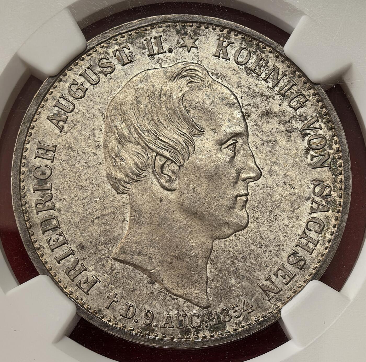 FXS世界钱币微拍第二百八十七期 1854F德国萨克斯国王逝世纪念泰勒NGC-UNCD，错杀，一色深灰彩，完全看不出正面清洗痕迹，重评出分几率不小。