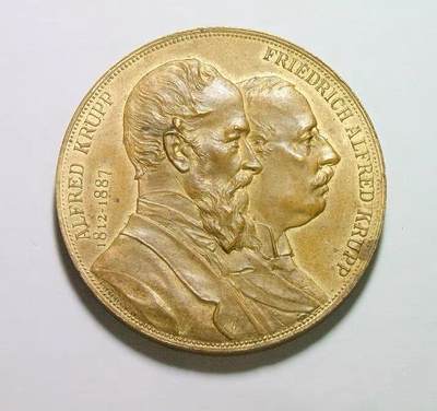 德国1892年 克虏伯军火商父子及雕像高浮雕大镀金章 42MM - 德国1892年 克虏伯军火商父子及雕像高浮雕大镀金章 42MM