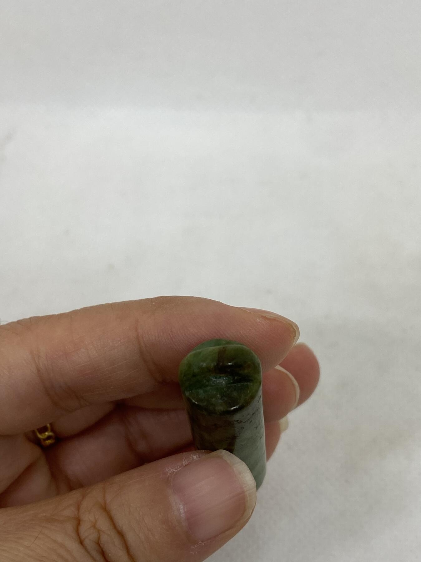 老翡翠翎子管，尺寸4 6厘米，品相如图，300包快递