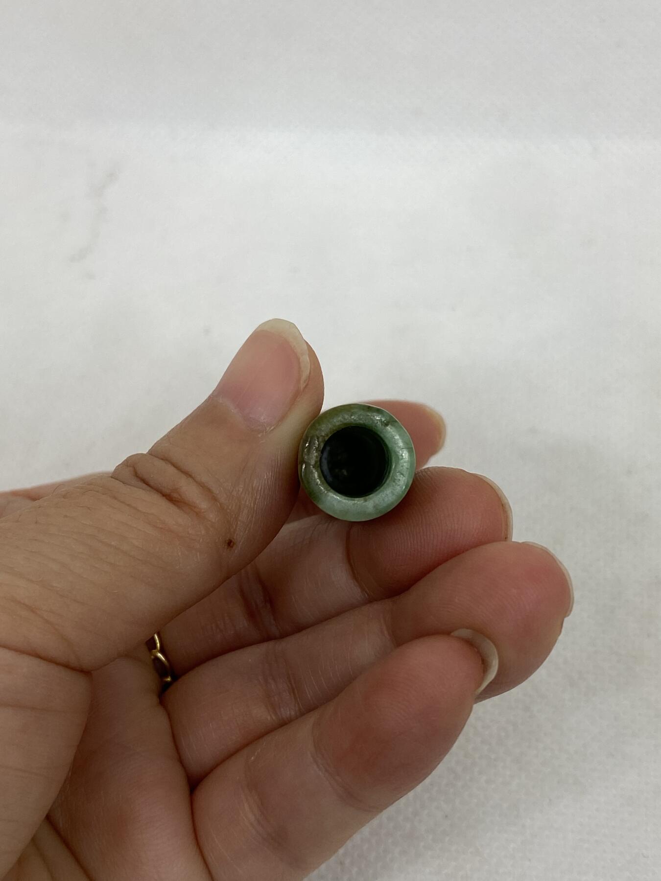 老翡翠翎子管，尺寸4 6厘米，品相如图，300包快递