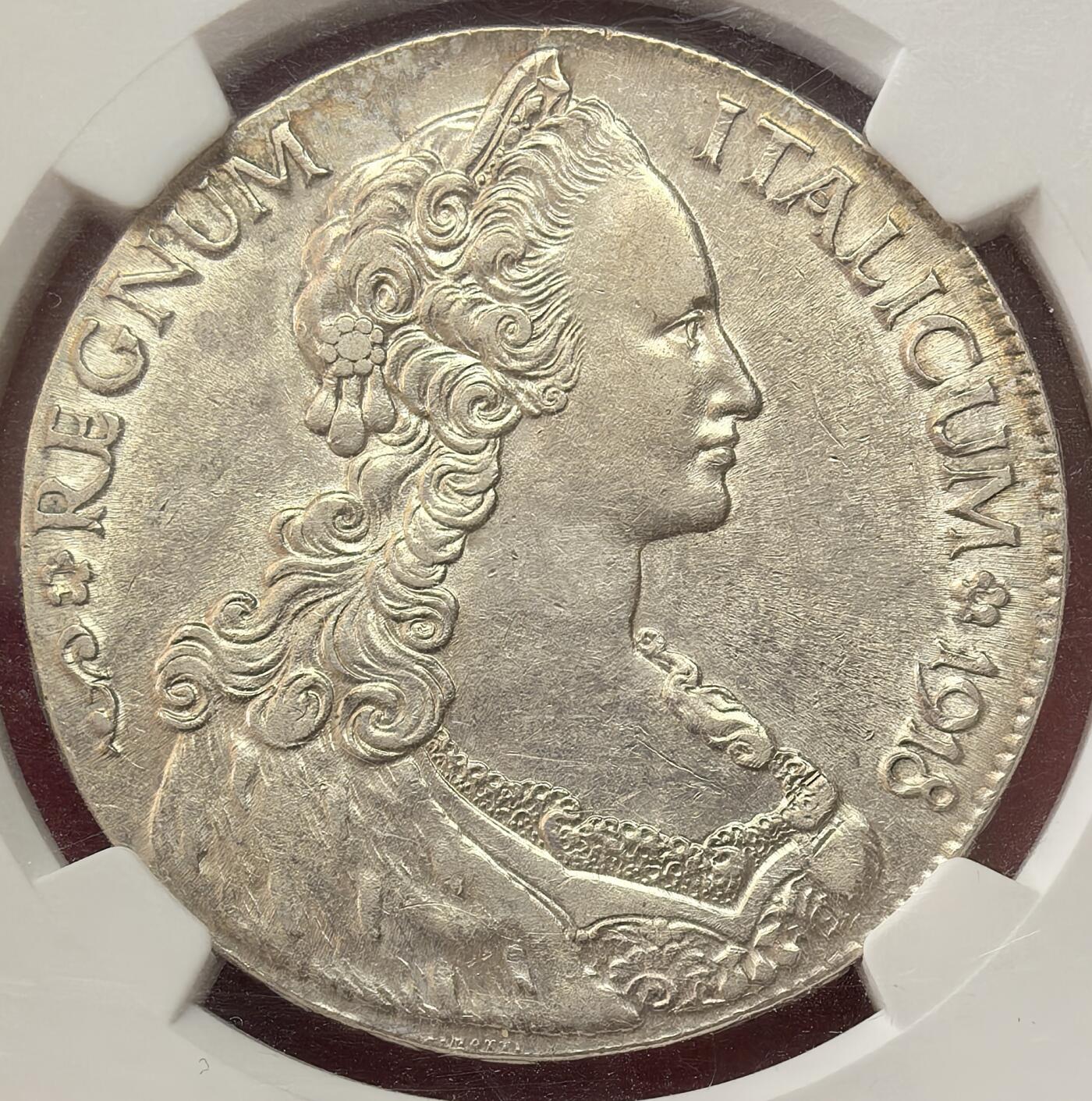 FXS世界钱币微拍第二百八十七期 1918意属厄立特里亚TALLERO大银NGC-AU58，意大利为殖民地铸造的大型银元，模仿奥地利特蕾莎银元，流通量不大，高等级稀有。实物浅金薄彩，王冠鹰细节出色！
