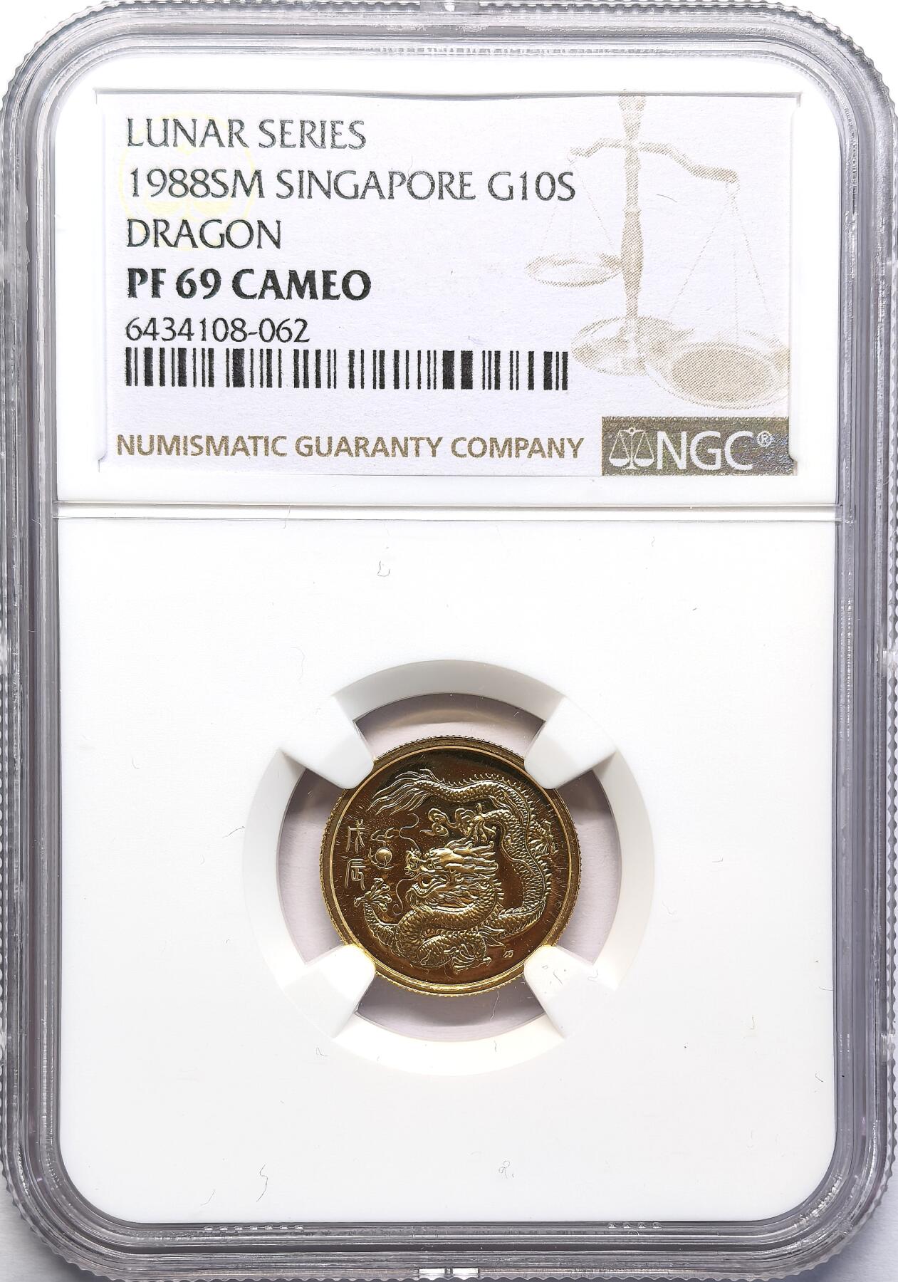 FXS世界钱币微拍第二百八十七期 1988新加坡戊辰龙年10元金币NGC-PF69CAMEO，新加坡首轮生肖是结合了汉字吉语与书法之美的一个系列，匠心独运，极具中华文化特色。“祥龙献瑞”，含纯金1/10盎司。