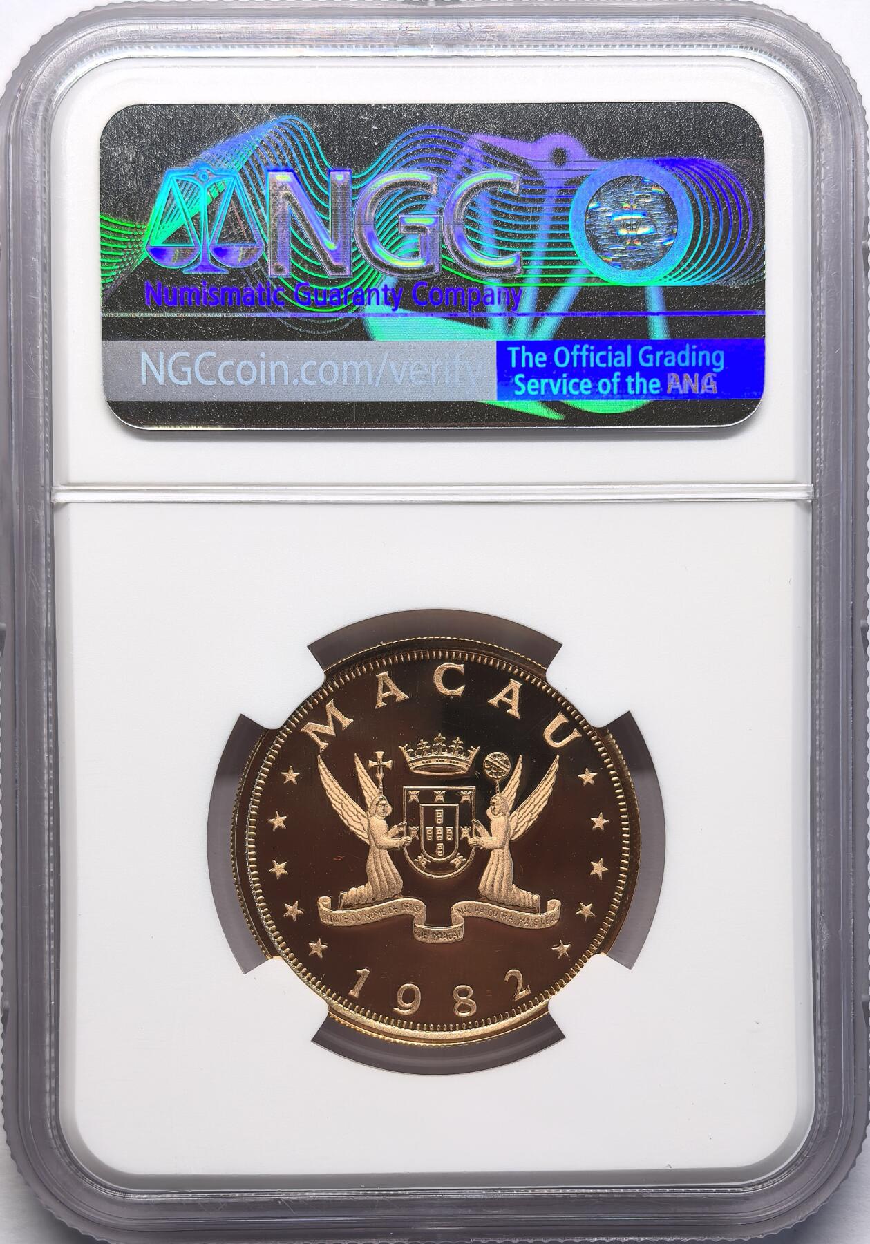 FXS世界钱币微拍第二百八十七期 荐！1982中国澳门壬戌狗年1000元金币NGC-PF69UC，收藏级顶级品相，首轮生肖最稀少的品种，精铸仅仅发行255枚，15.976g，917金。