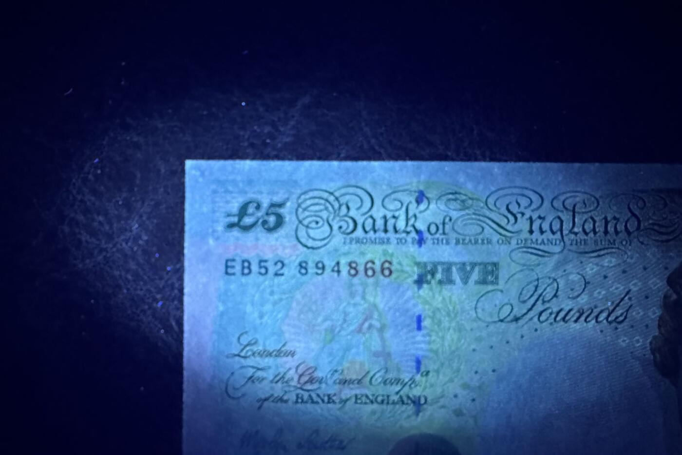 收藏联盟Quantum Auction 第387期拍卖  英国1990年版5英镑两连号 品相UNC- 边缘轻微潮点 皇冠版