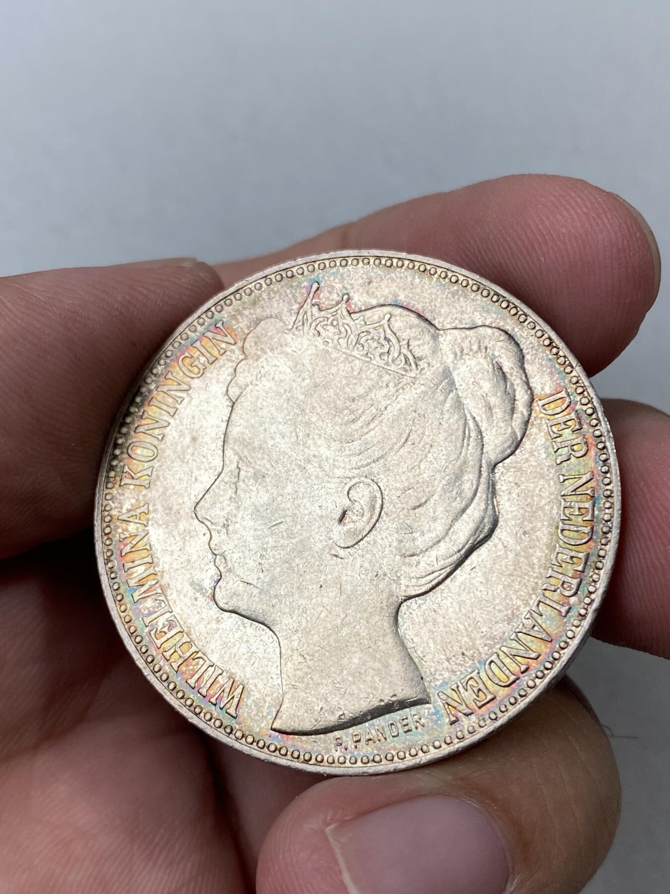 万国钱币拍卖第036期 1898年荷兰王国威廉敏娜女王年轻头2.5盾 原光环五彩状态