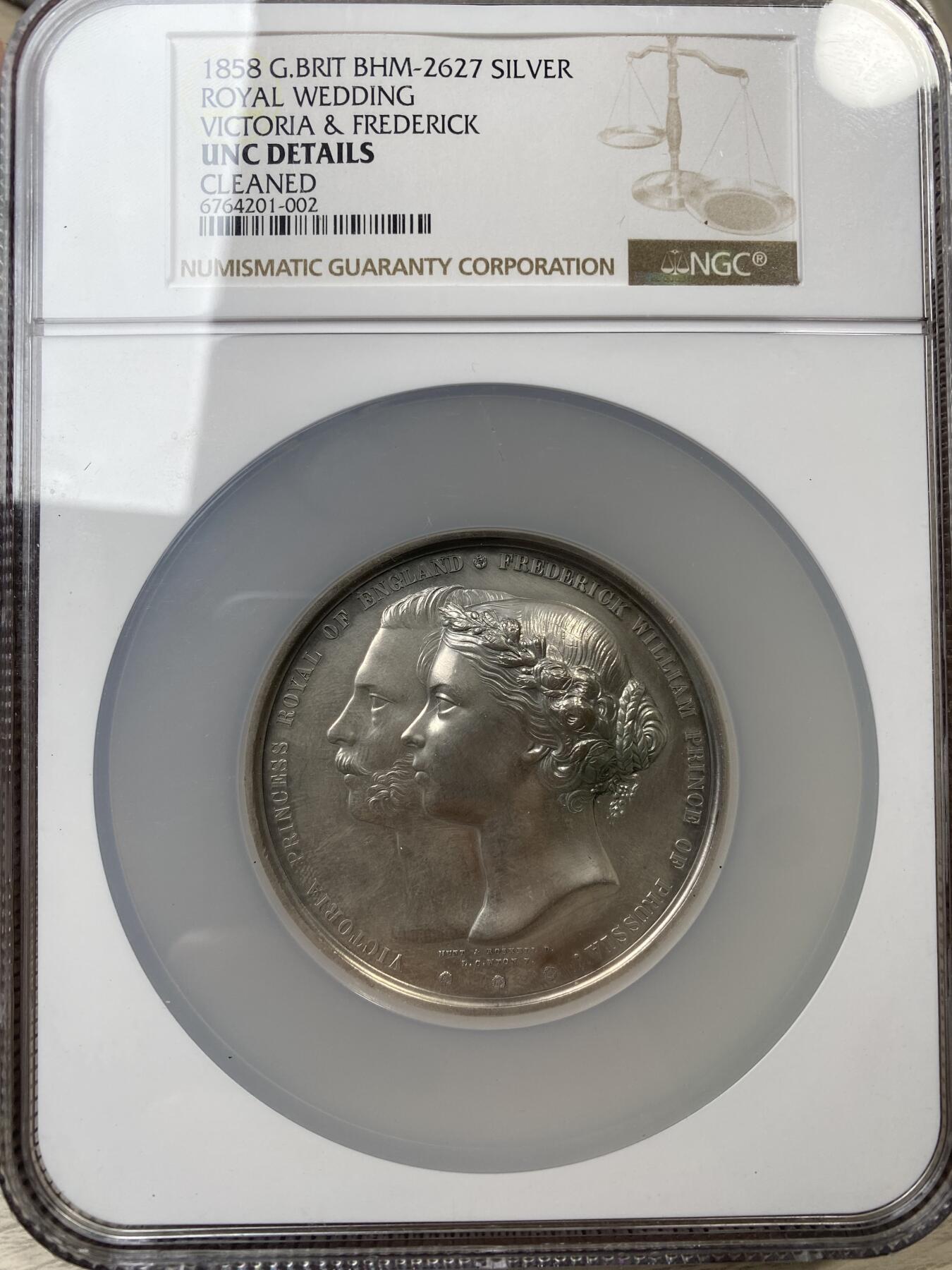 万国钱币拍卖第036期 NGC UNCD 1858年德国普鲁士威廉王子与维多利亚结婚纪念大银章 罕见高浮雕大银饼 63MM 118G