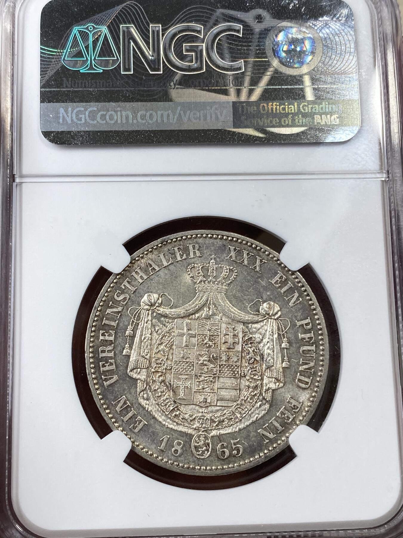 万国钱币拍卖第036期 NGC MS63 1865年德国黑森·卡塞尔CP盾徽流通1泰勒 喷砂感极强的小邦品种 原味转光 更高分仅一枚
