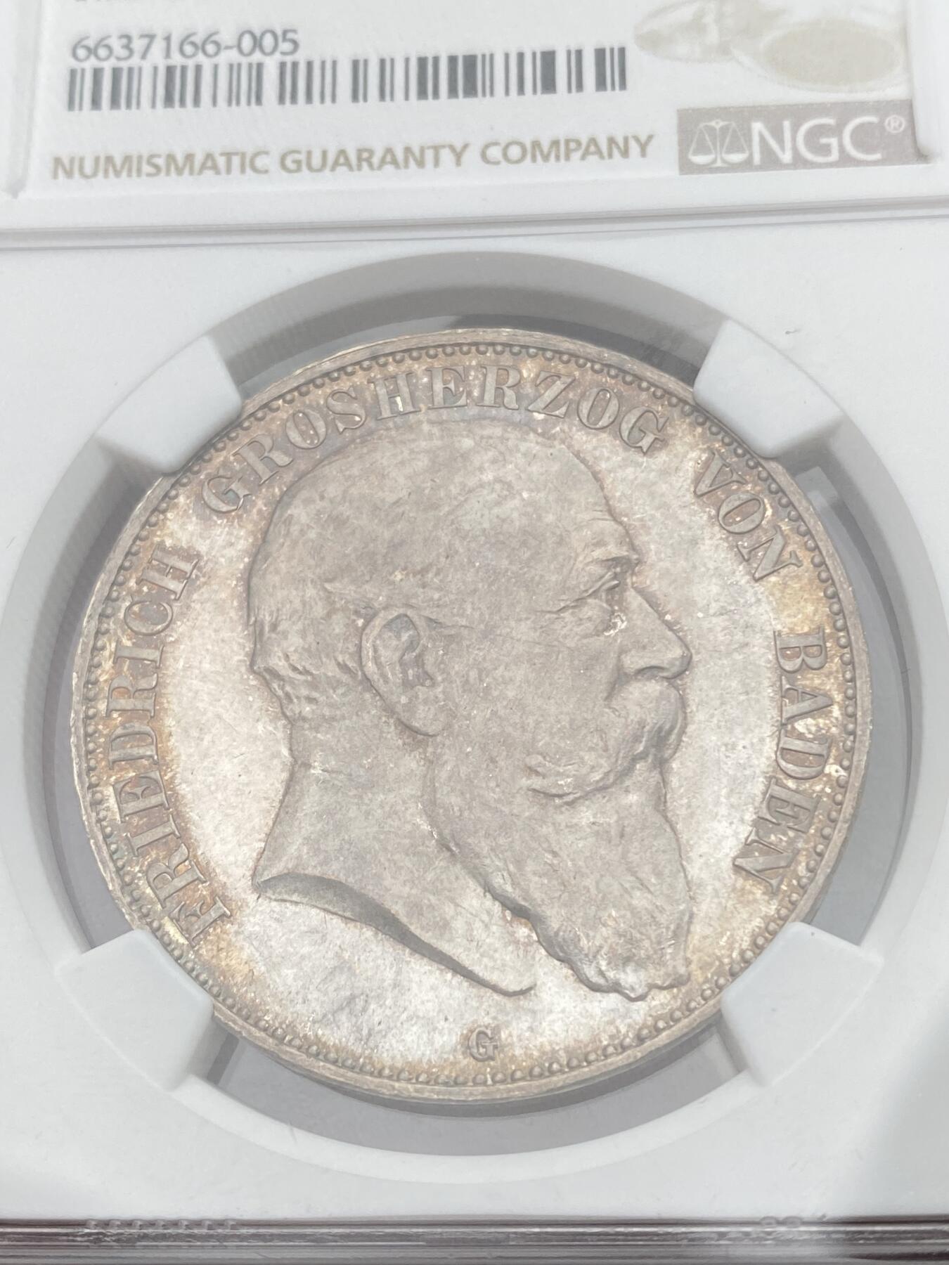 万国钱币拍卖第036期 NGC MS65 1903年德国巴登长翅流通5马克 全原光丝滑底板搭配原味淡五彩包浆，这种品质的流通版巴登大胡子不是那么容易能遇到的，NGC冠军分。