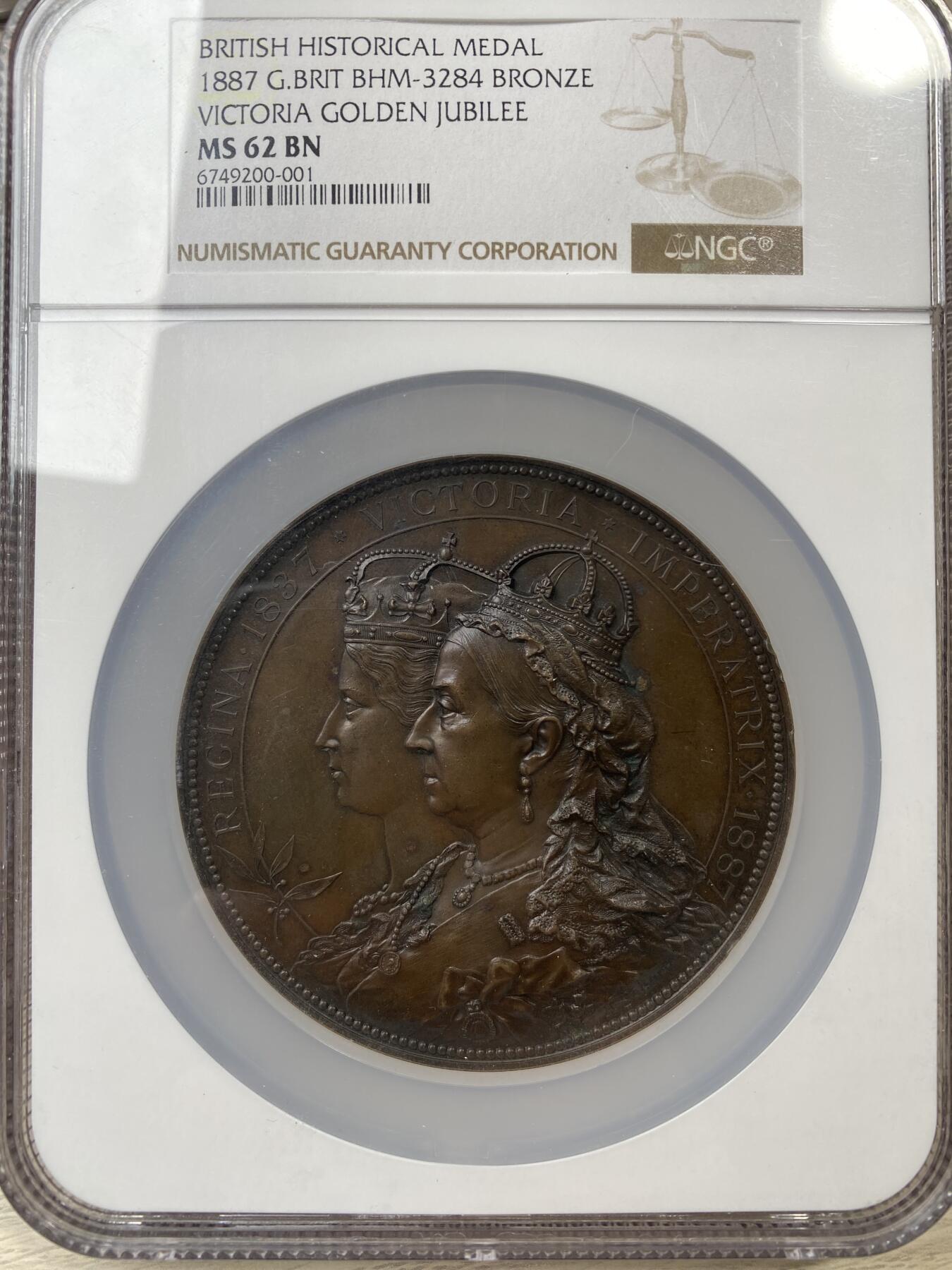 万国钱币拍卖第036期 NGC MS62BN 1887年英国维多利亚女皇登基50周年纪念大铜章  著名的大英帝国历史章牌系列 双狮护送不列颠尼亚天使 优质光滑的桃花心木青铜章面 深打高浮雕 铸造量仅三位数 80MM 246.3G